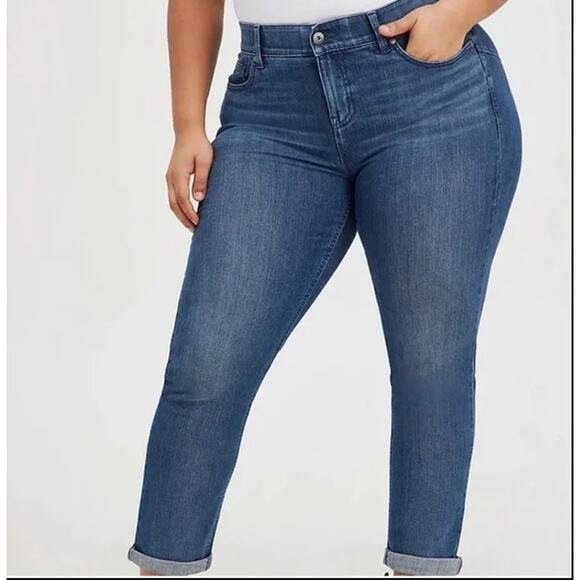 Torrid Bombshell Straight Jeans 26R - Picture 1 of 7